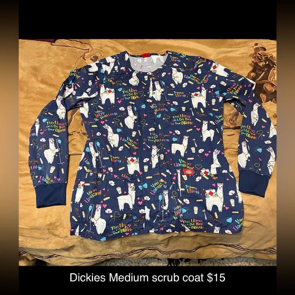 New without tags medium dickies nurse CNA scrub coat llama drama